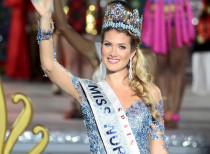 Miss Spain Wins International Beauty Pageant